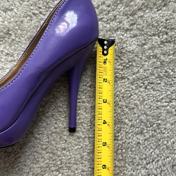 Michael Antonio Purple Pumps - Picture 5 of 6